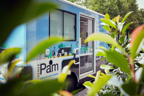 Photo de l'agence mobile Pam vue de l'extérieur
